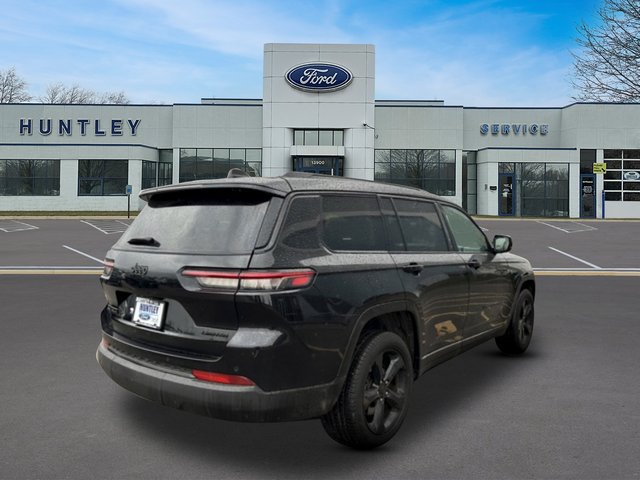 Used 2023 Jeep Grand Cherokee L Limited w/ Black Appearance Package AWD/4WD image 4