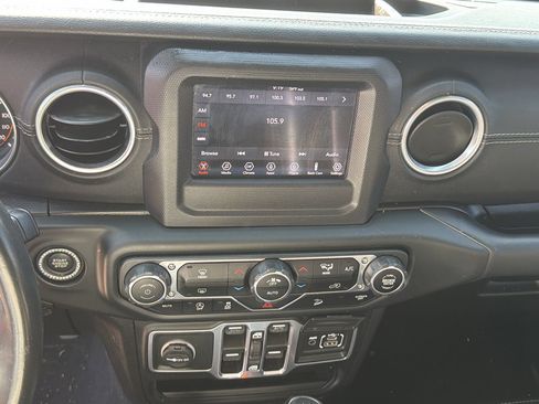 Used 2018 Jeep Wrangler Unlimited Sahara w/ Dual Top Group AWD/4WD image 32