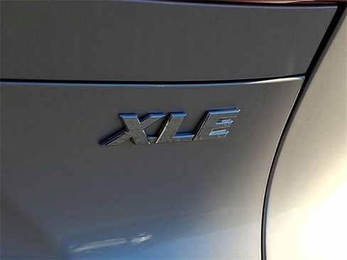 Certified 2024 Toyota Venza XLE image 31