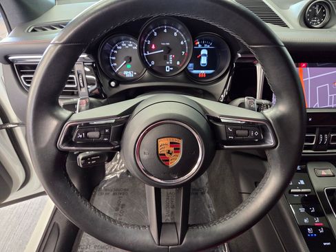 Certified 2022 Porsche Macan AWD/4WD image 18