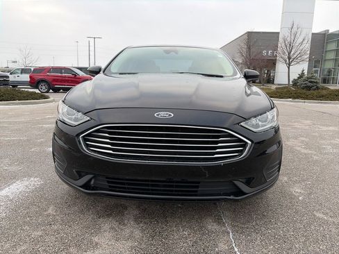 Used 2020 Ford Fusion SE image 2