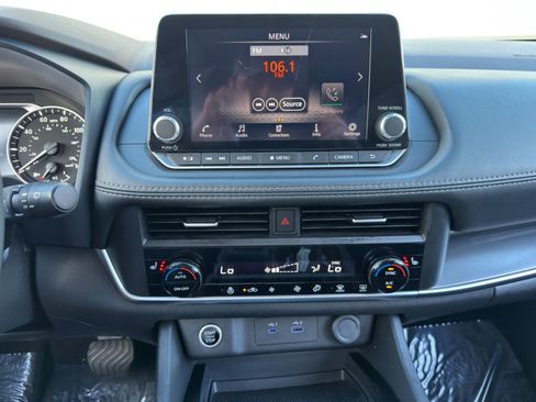 Used 2023 Nissan Rogue SV w/ SV Premium B Package FWD image 22
