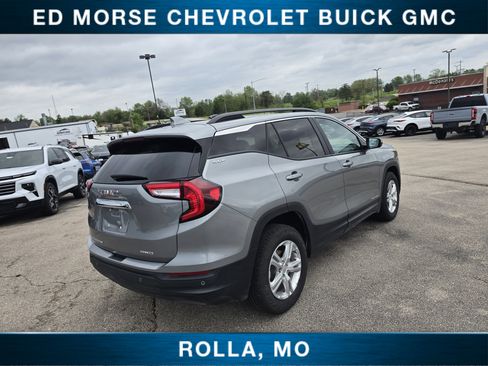 Used 2024 GMC Terrain SLE w/ Driver Convenience Package image 3