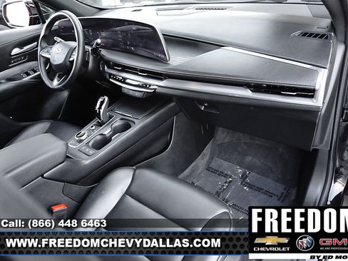 Used 2025 Cadillac XT4 Premium Luxury image 8