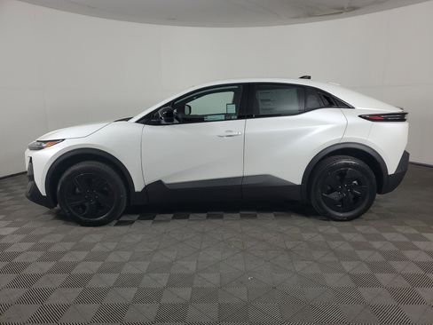 New 2026 Subaru Uncharted Premium FWD image 7