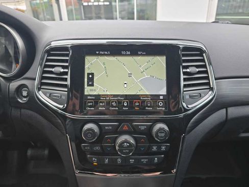 Used 2021 Jeep Grand Cherokee Altitude image 12