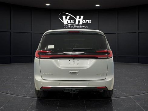 New 2026 Chrysler Pacifica Limited w/ Trailer Tow Group image 14