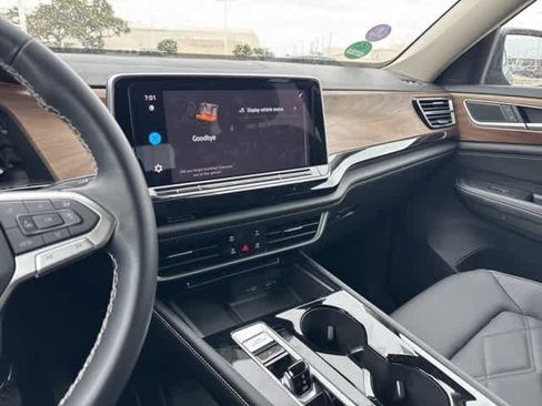 Used 2024 Volkswagen Atlas SE image 19