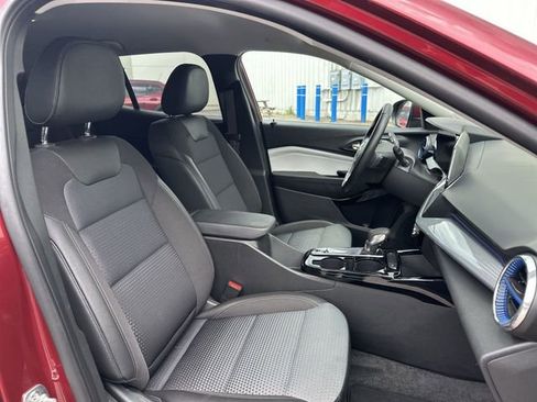 Used 2025 Chevrolet Trax LT w/ LT Convenience Package FWD image 26