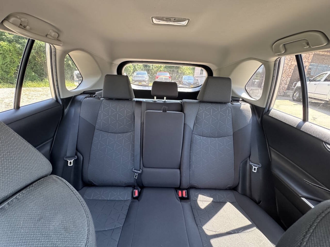 Used 2020 Toyota RAV4 XLE FWD image 27
