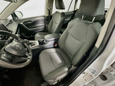 Used 2025 Toyota RAV4 XLE FWD image 13