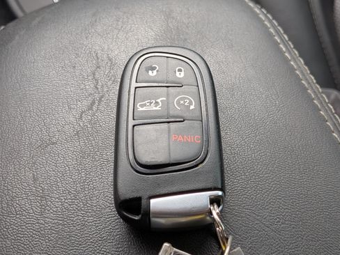 Used 2020 Jeep Cherokee Limited FWD image 33