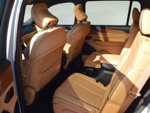 Used 2025 Jeep Grand Cherokee L Summit AWD/4WD image 8