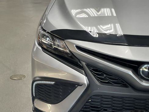 Used 2023 Toyota Camry SE FWD image 5