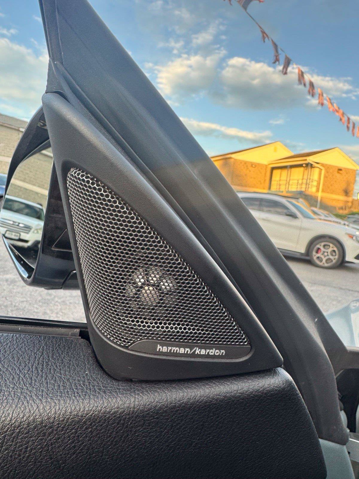 Used 2018 BMW M4 Convertible RWD image 19