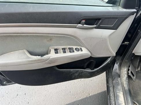 Used 2017 Hyundai Elantra SE FWD image 6