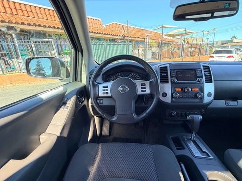 Used 2017 Nissan Frontier SV w/ SV Value Truck Package AWD/4WD image 23