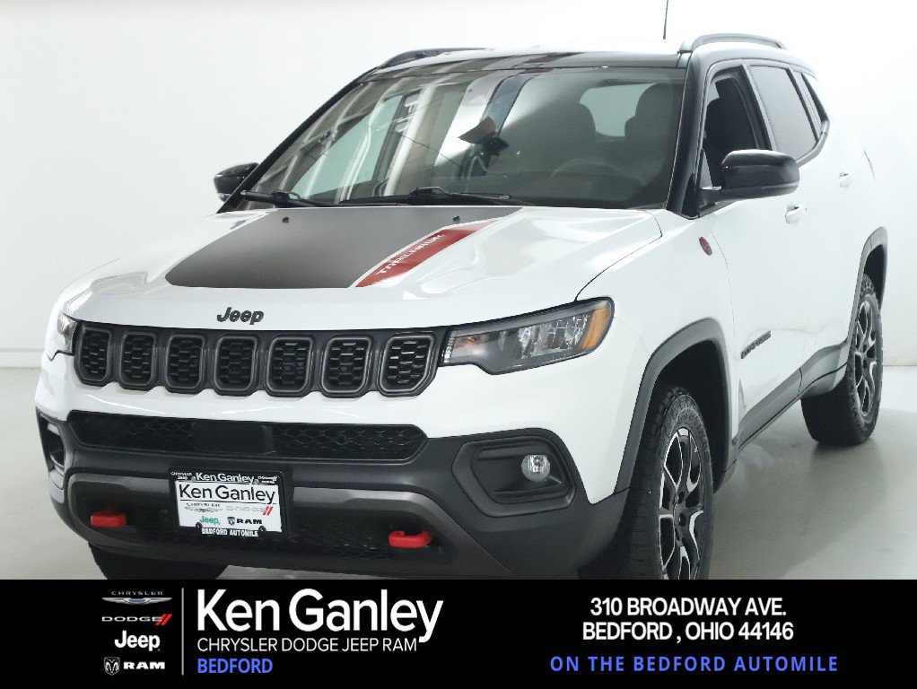 Used 2025 Jeep Compass Trailhawk AWD/4WD image 1