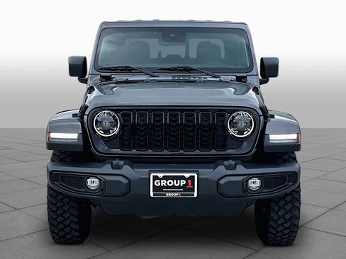 Used 2024 Jeep Gladiator Sport AWD/4WD image 4