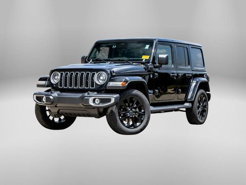 Used 2025 Jeep Wrangler Unlimited Sahara AWD/4WD image 42