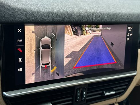 Certified 2023 Porsche Cayenne AWD/4WD image 23