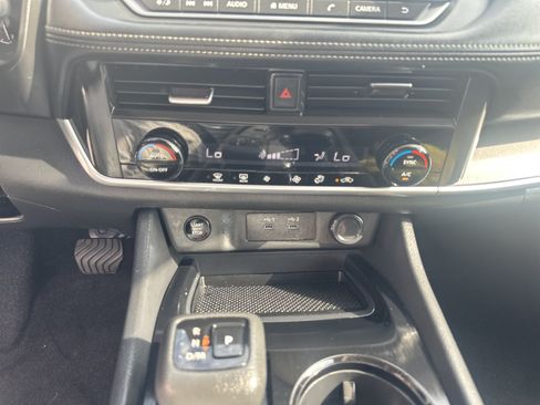 Used 2025 Nissan Rogue SV FWD image 16