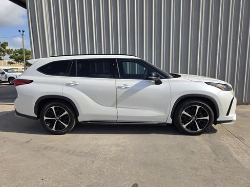 Used 2021 Toyota Highlander XSE FWD image 5