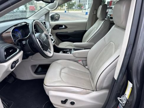 Used 2021 Chrysler Pacifica Limited w/ Premium & Safety Sphere Group AWD/4WD image 9