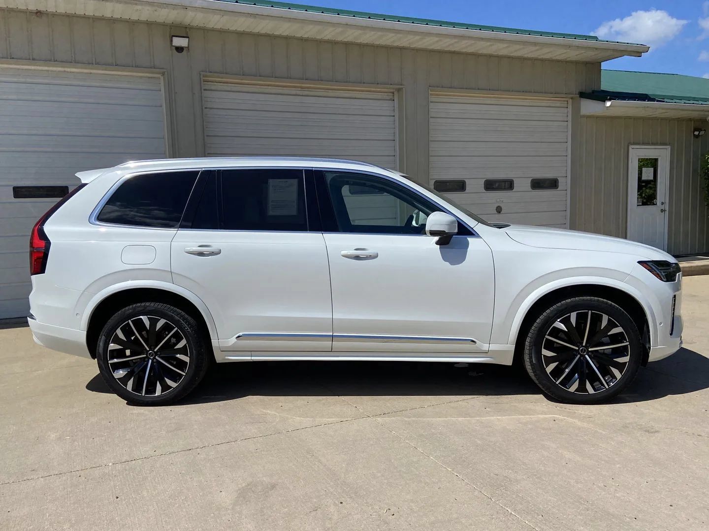 Used 2025 Volvo XC90 B6 Plus AWD/4WD image 7