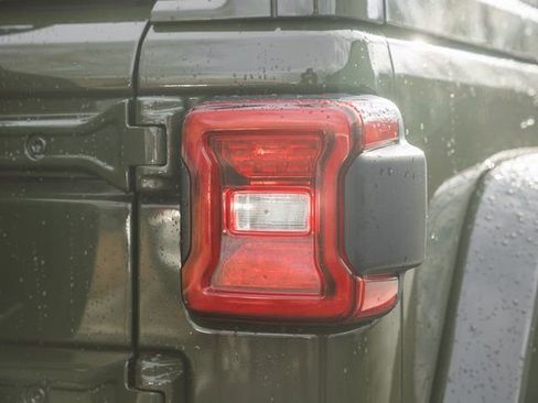 Used 2021 Jeep Wrangler Unlimited Sahara w/ LED Lighting Group AWD/4WD image 15