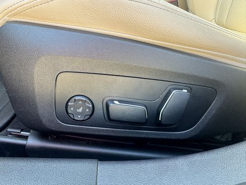 Used 2024 BMW 330i Sedan w/ Premium Package RWD image 27