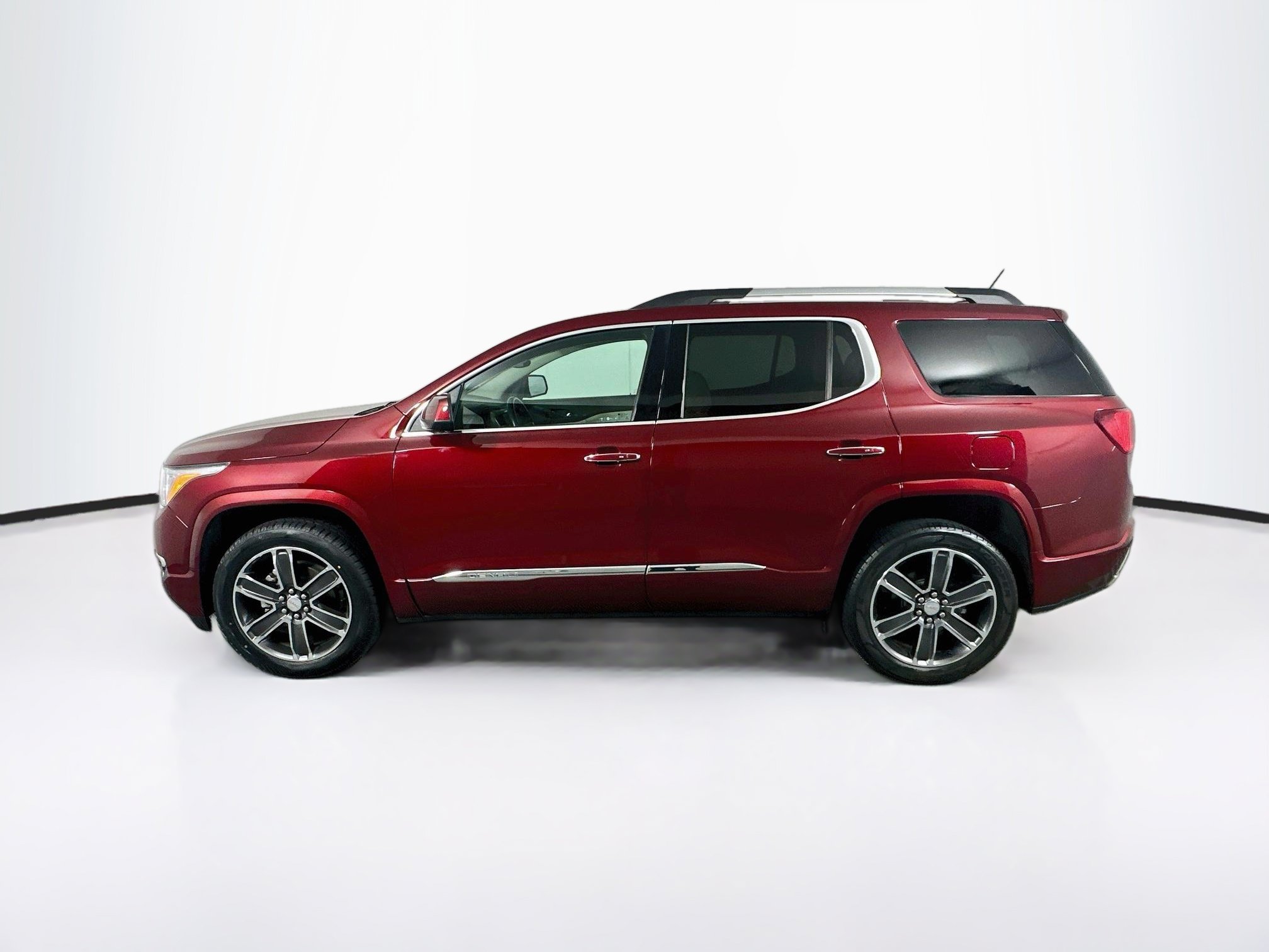 Used 2018 GMC Acadia Denali w/ Technology Package FWD image 4