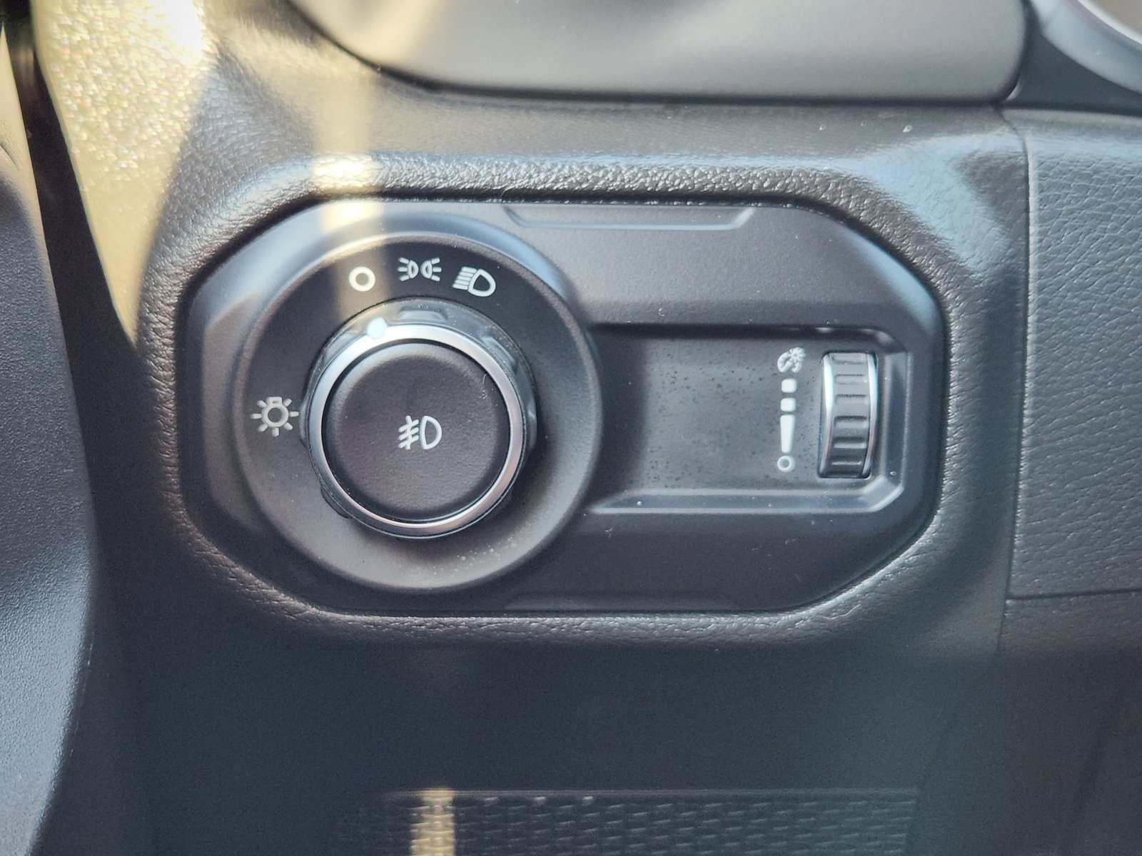 Used 2023 Jeep Wrangler Sport AWD/4WD image 30