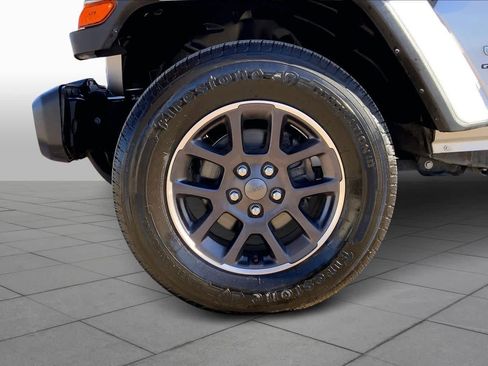 Used 2023 Jeep Gladiator Overland image 10