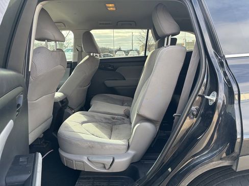 Used 2023 Toyota Highlander L image 21