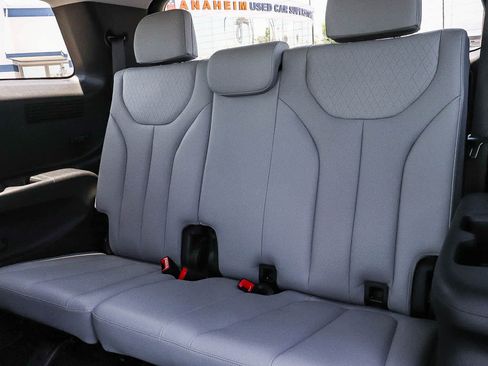 Used 2022 Hyundai Palisade SEL w/ Premium Package FWD image 17