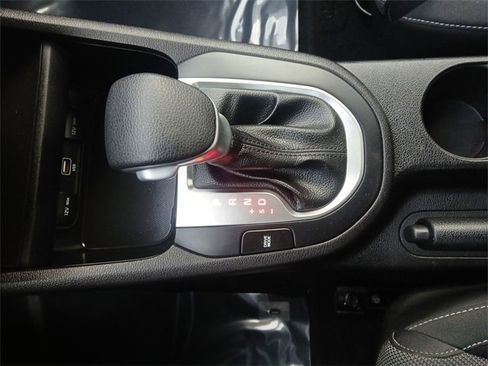 Certified 2022 Kia Forte LXS w/ LXS Technology Package image 19