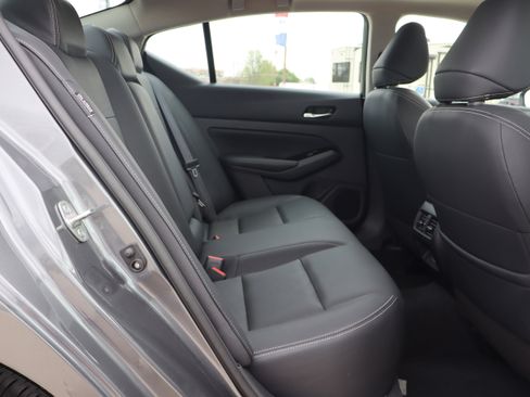 Used 2023 Nissan Altima 2.5 SL FWD image 11
