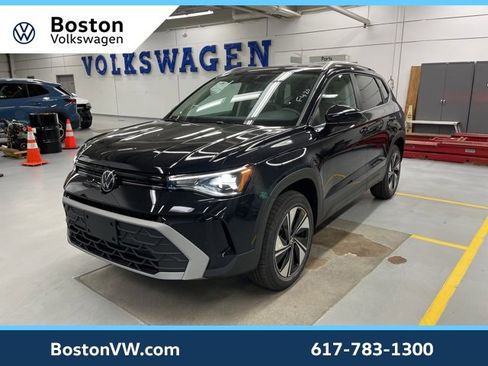 New 2026 Volkswagen Taos SE image 1