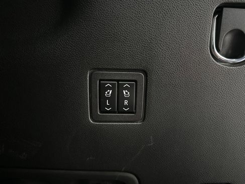 Used 2022 Chevrolet Traverse High Country image 43