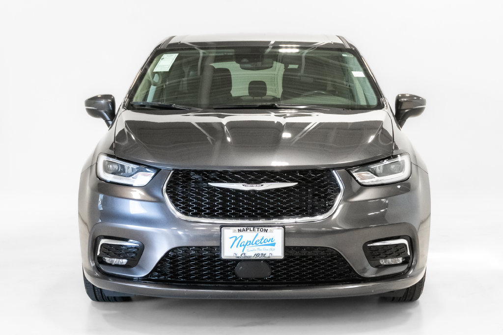 Used 2023 Chrysler Pacifica Touring-L FWD image 5
