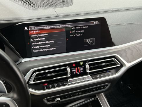 Used 2022 BMW X7 M50i image 19