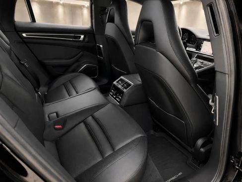 Used 2023 Porsche Panamera image 17
