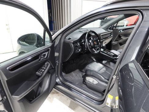 Used 2024 Porsche Macan AWD/4WD image 18