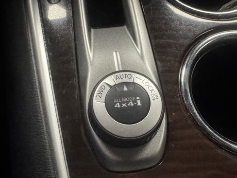 Used 2014 Nissan Pathfinder SL w/ SL Tech Package image 13