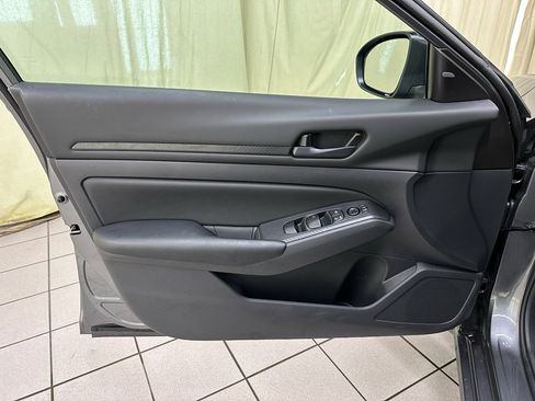 Used 2025 Nissan Altima 2.5 S FWD image 32