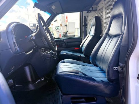 Used 2000 GMC Safari RWD image 17