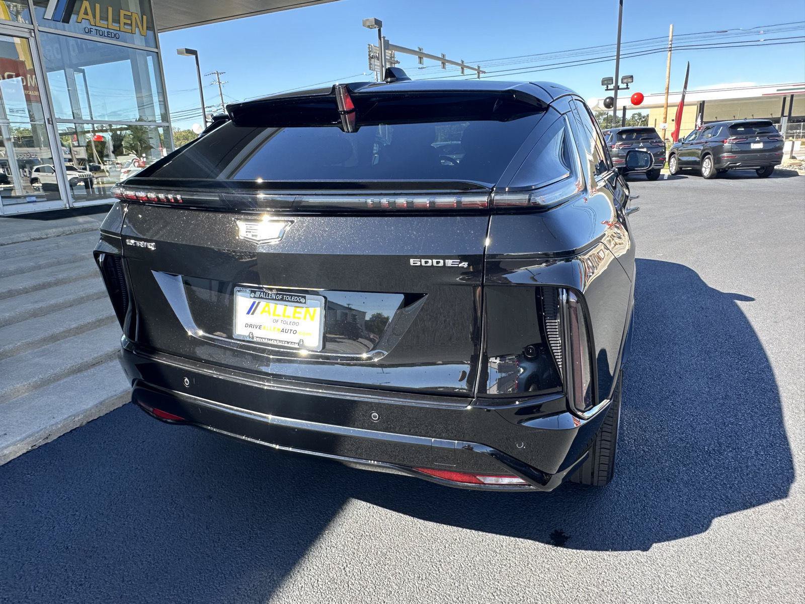 Used 2024 Cadillac Lyriq Sport AWD/4WD image 12