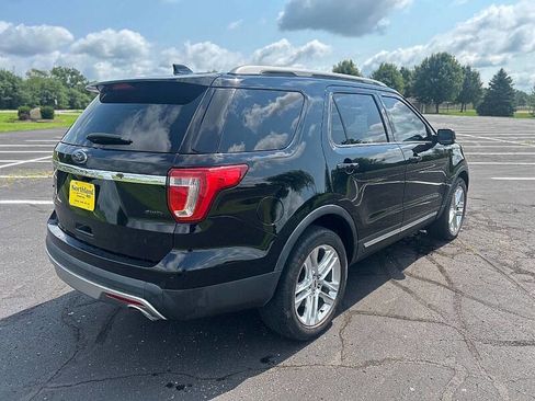 Used 2017 Ford Explorer XLT w/ Equipment Group 202A image 4