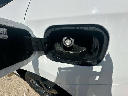 Used 2023 Chevrolet Equinox RS w/ LPO, Floor Liner Package FWD image 44